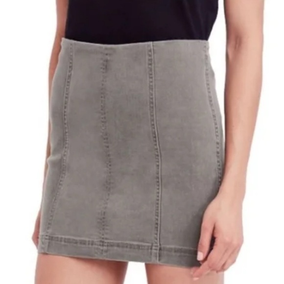 Free People Modern Femme Black Grey Denim Mini Skirt Size 12 Stretch Classic - Picture 1 of 9